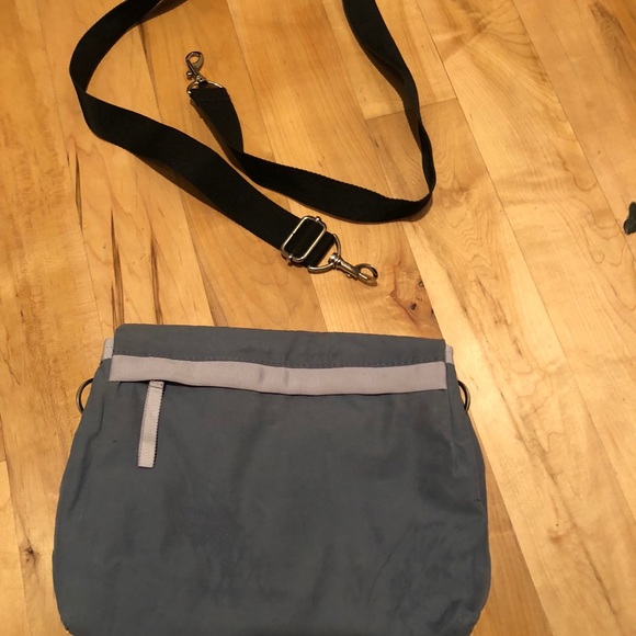 Lululemon purse or trade for a dash n splash hat - Picture 2 of 3